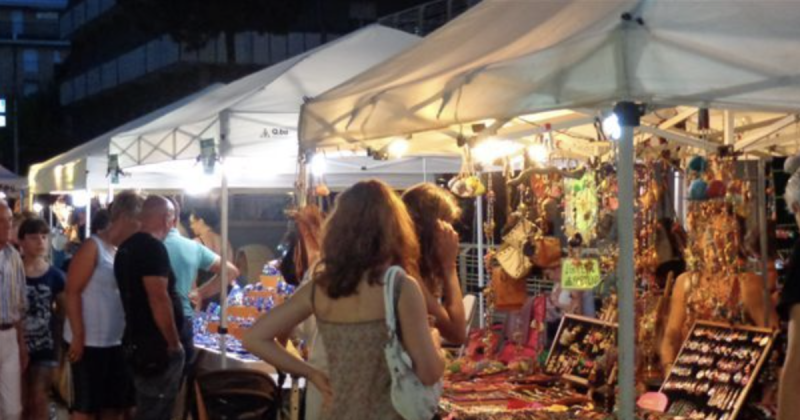 Mercatino artigianale Aghi di Pino